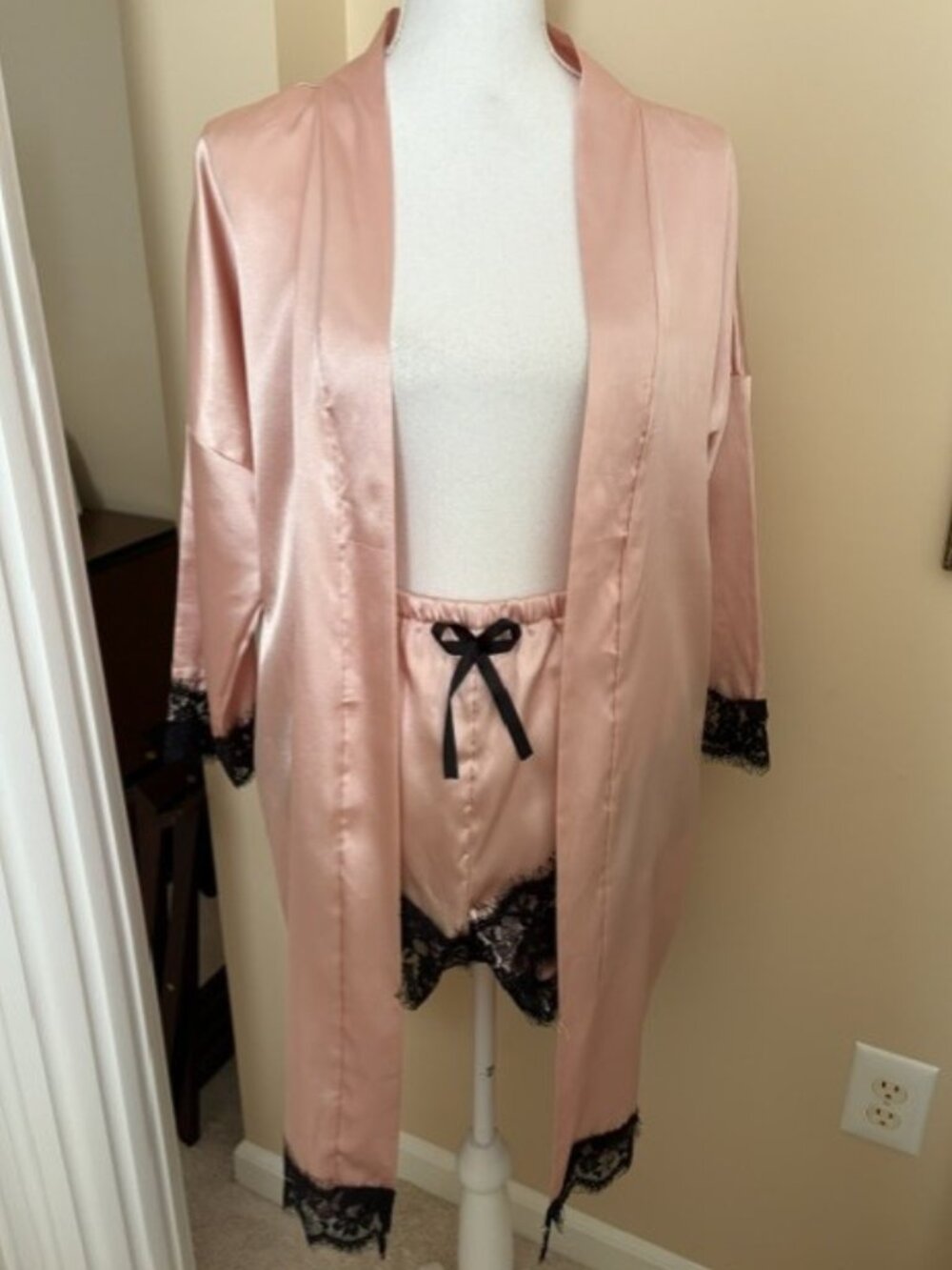 PINK AND BLACK LACE ROBE WITH MATCHING PANTY